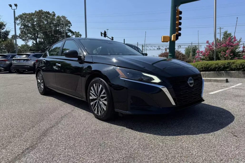 2023 Nissan Altima 2.5 SV photo 1