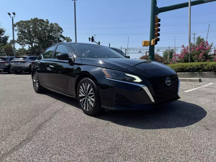 2023 Nissan Altima 2.5 SV photo 1