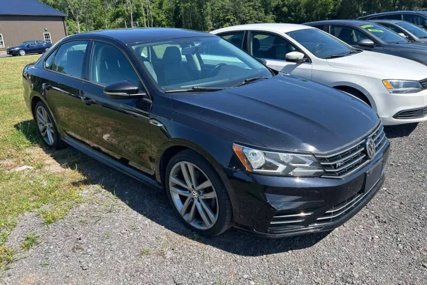 2018 Volkswagen Passat 2.0T R-Line photo 1
