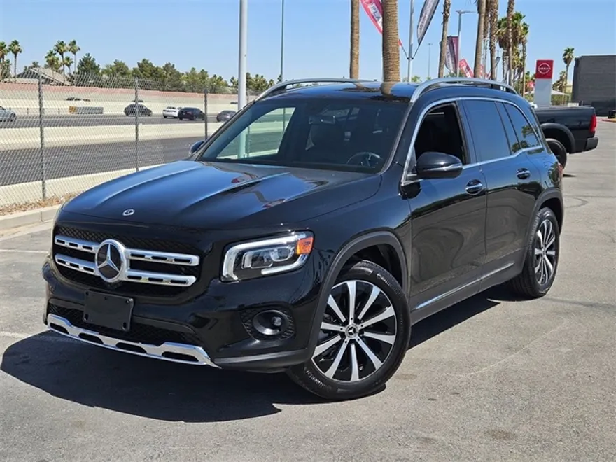 2023 Mercedes Benz GLB 250 photo 1
