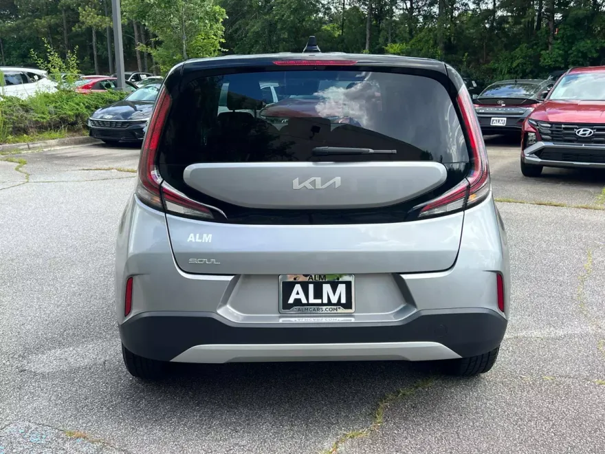 2023 Kia Soul LX photo 1