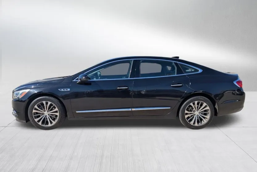 2017 Buick LaCrosse Essence photo 1