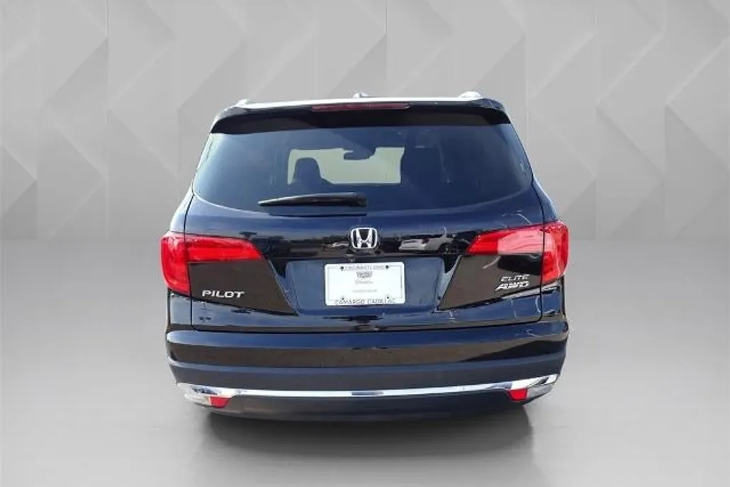 2017 Honda Pilot Elite photo 1