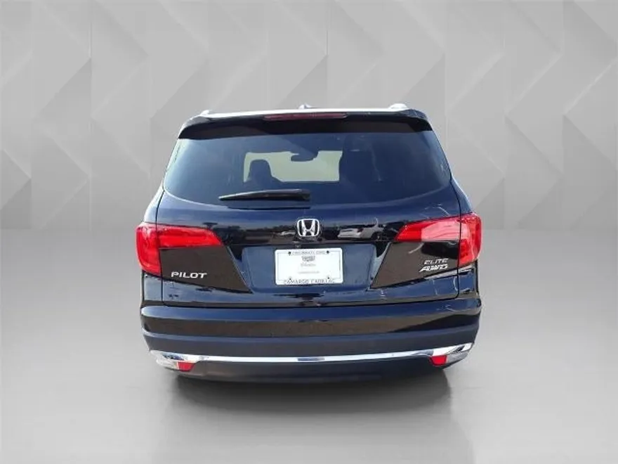 2017 Honda Pilot Elite photo 1