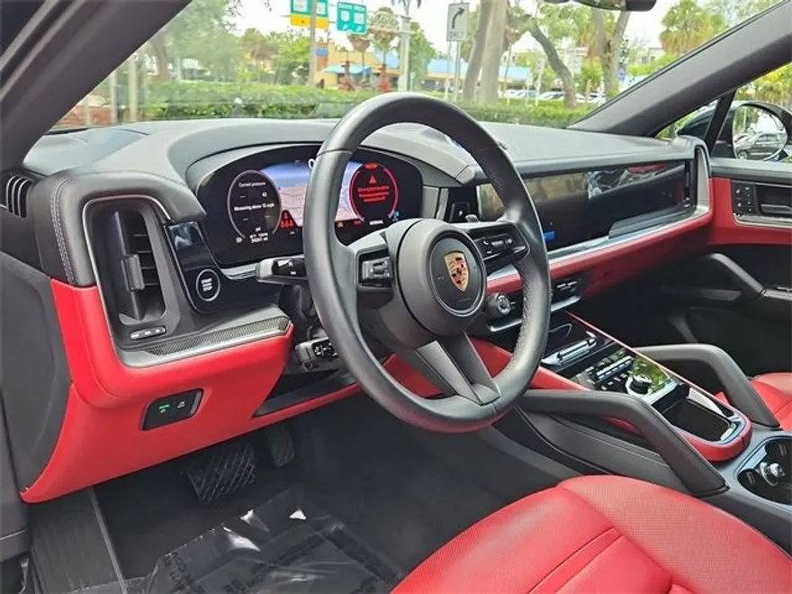 2024 Porsche Cayenne Base photo 18