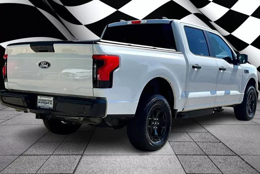 2025 Ford F-150 Lightning photo 1