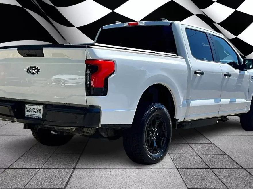 2025 Ford F-150 Lightning photo 1