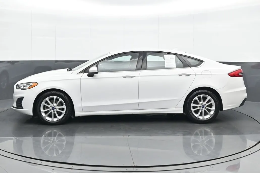 2020 Ford Fusion SE photo 1