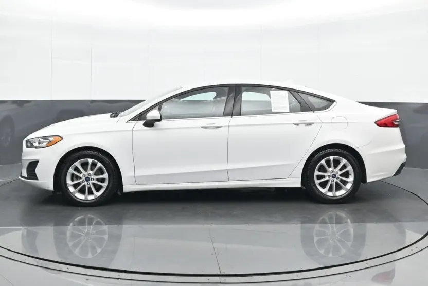 2020 Ford Fusion SE photo 1