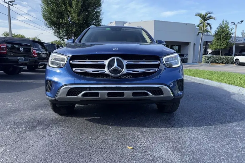 2022 Mercedes Benz GLC 300 photo 1