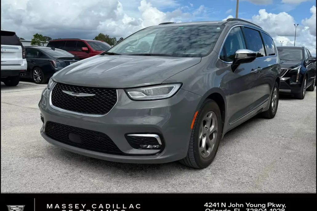 2023 Chrysler Pacifica Limited photo 1