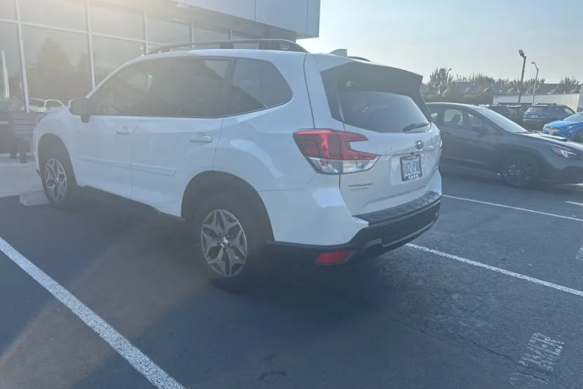 2023 Subaru Forester Premium photo 1