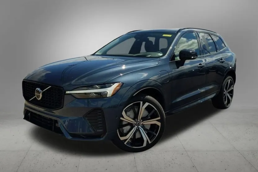 2025 Volvo XC60 Hybrid T8 photo 1
