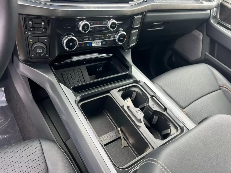 2025 Ford F-250 Lariat photo 21