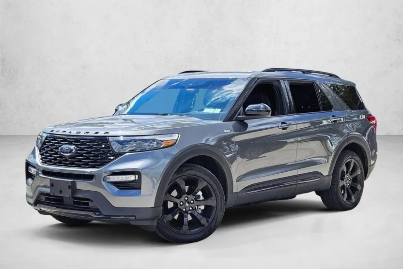 2023 Ford Explorer ST-Line photo 1