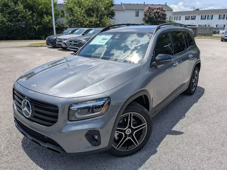 2025 Mercedes Benz GLB 250 4MATIC photo 1