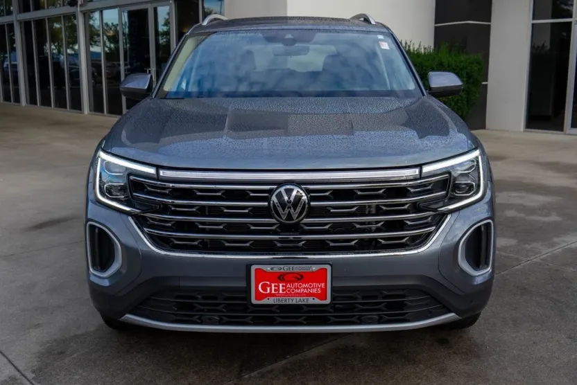 2024 Volkswagen Atlas SEL photo 1