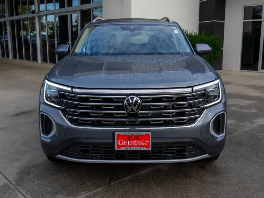 2024 Volkswagen Atlas SEL photo 1