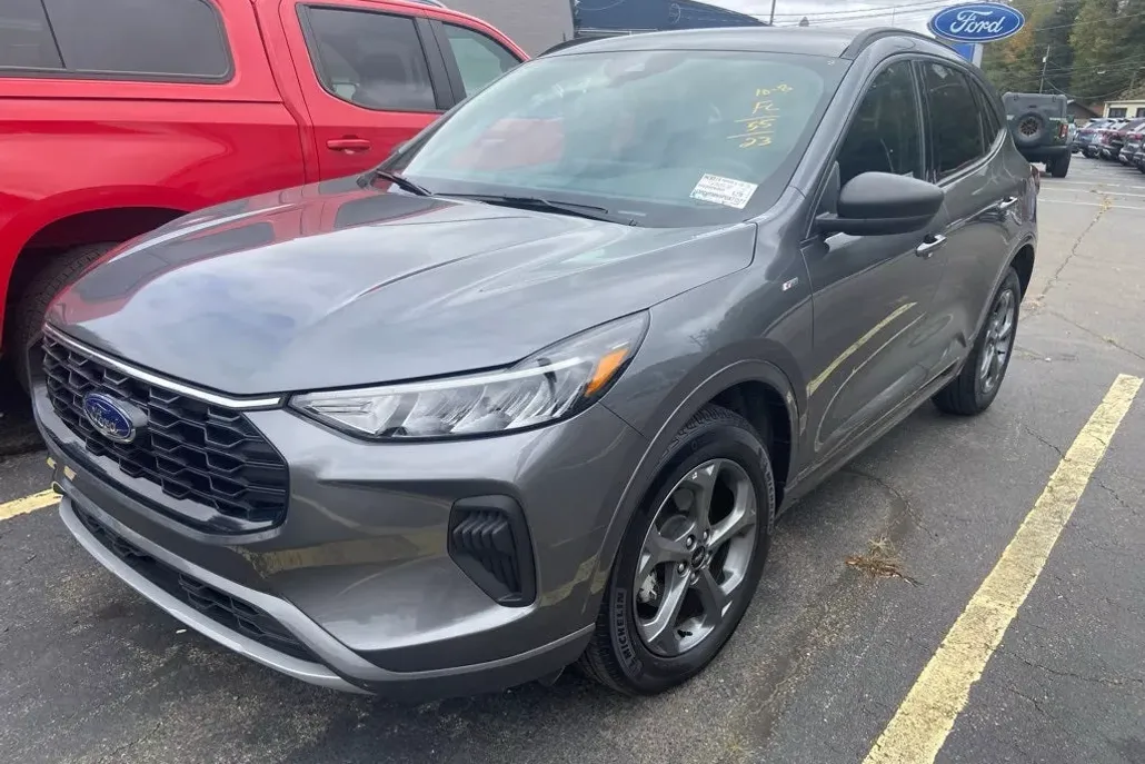 2023 Ford Escape ST-Line photo 1