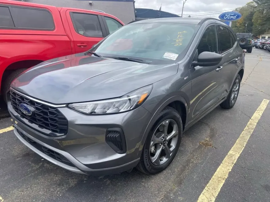 2023 Ford Escape ST-Line photo 1
