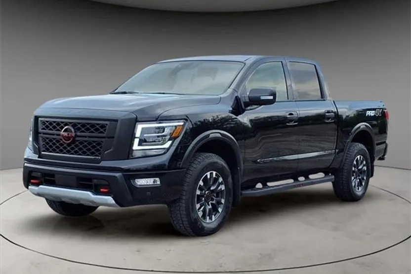 2024 Nissan Titan Crew Cab PRO-4X photo 1