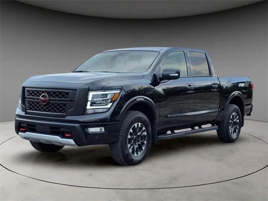 2024 Nissan Titan Crew Cab PRO-4X photo 1