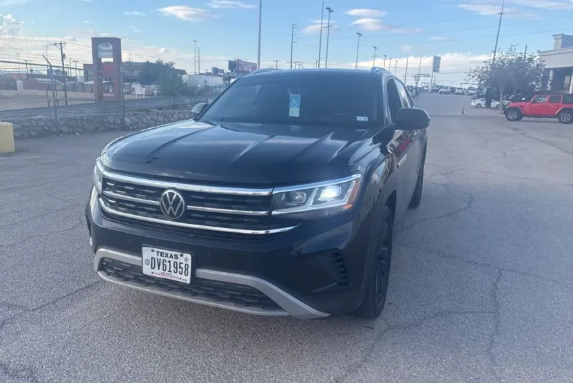 2023 Volkswagen Atlas Cross Sport V6 SE Technology photo 1