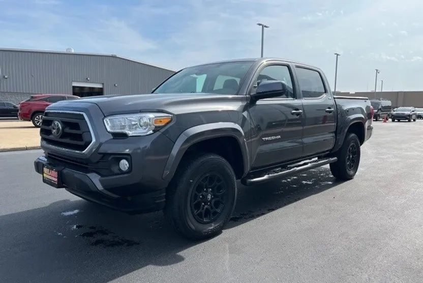 2020 Toyota Tacoma SR5 photo 1