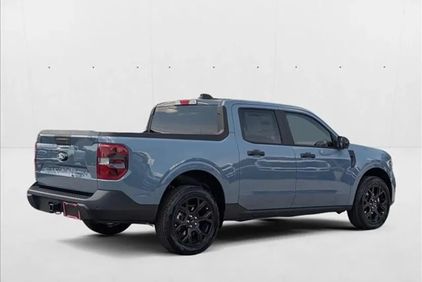 2025 Ford Maverick XLT photo 1