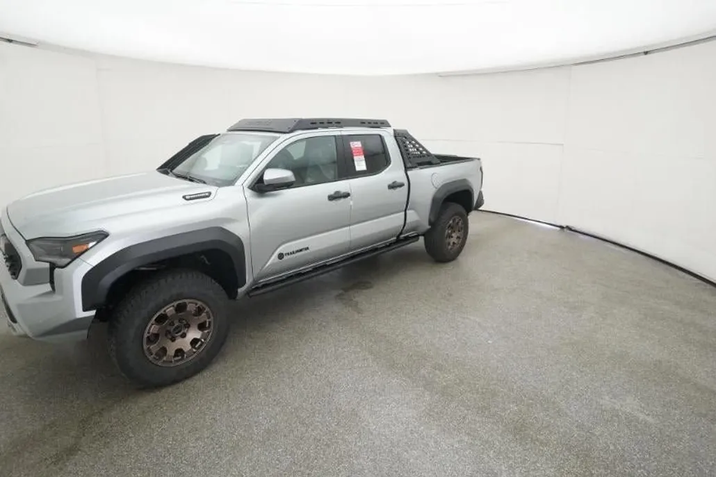 2025 Toyota Tacoma Trailhunter photo 1