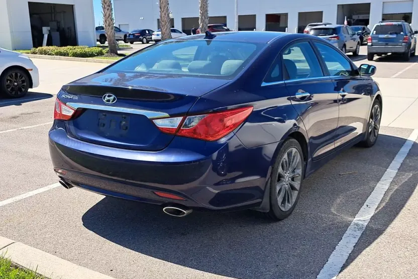 2011 Hyundai Sonata SE photo 1