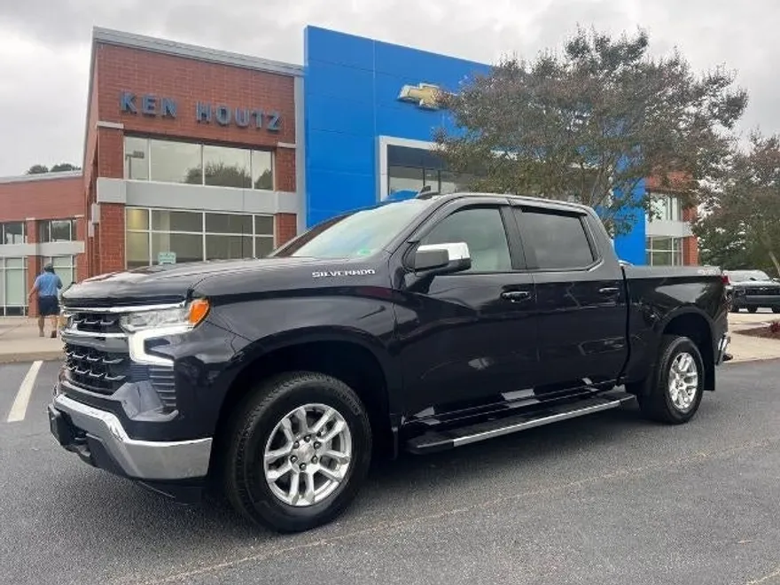 2023 Chevrolet Silverado 1500 LT photo 1