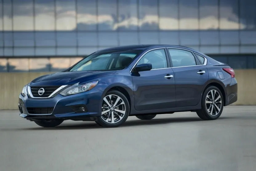 2017 Nissan Altima 2.5 SR photo 1