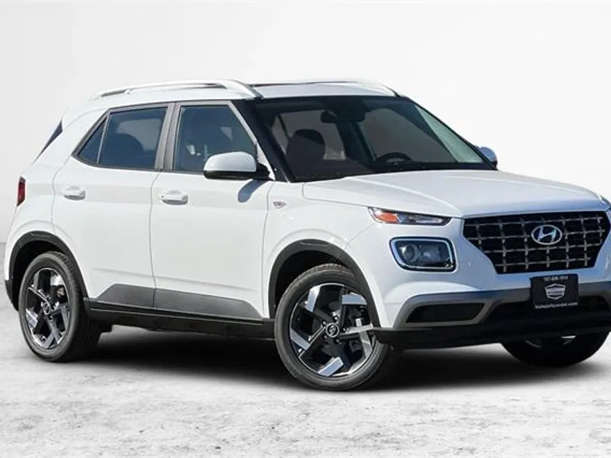 2025 Hyundai Venue SEL photo 1
