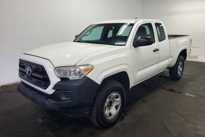 2016 Toyota Tacoma SR5 photo 1