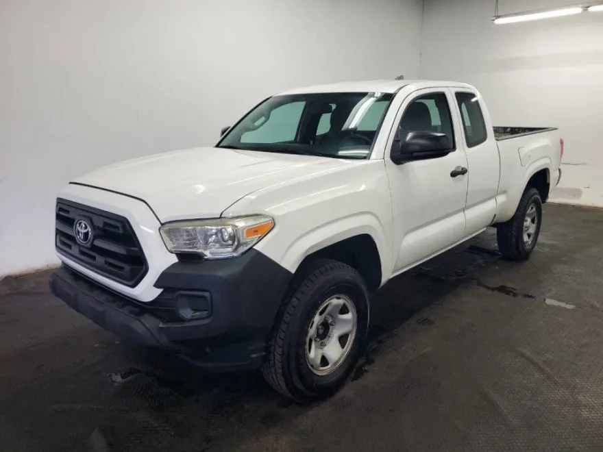 2016 Toyota Tacoma SR5 photo 1