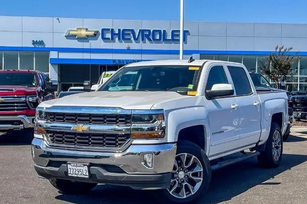 2018 Chevrolet Silverado 1500 LT photo 1