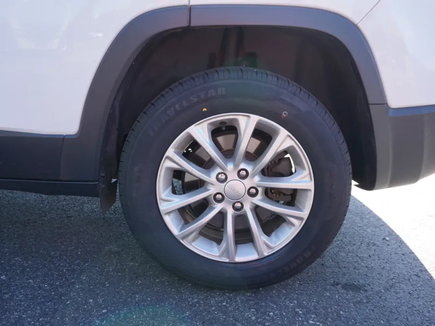 2019 Jeep Cherokee Latitude photo 1