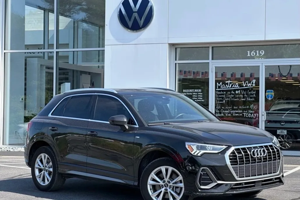 2023 Audi Q3 Premium Plus S line photo 1