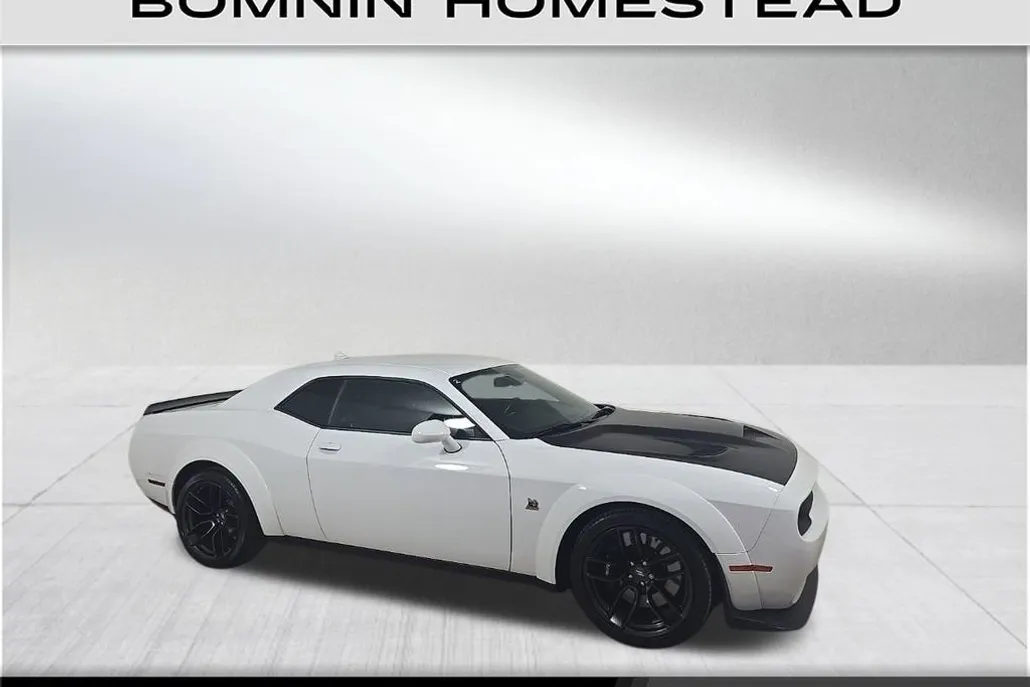 2023 Dodge Challenger R/T Scat Pack Widebody photo 1