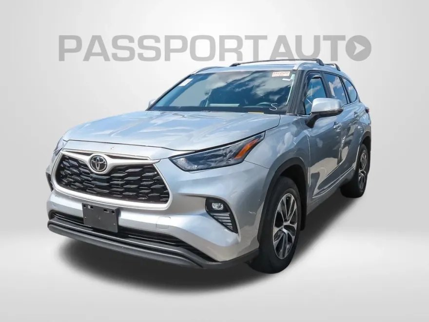 2023 Toyota Highlander XLE photo 1