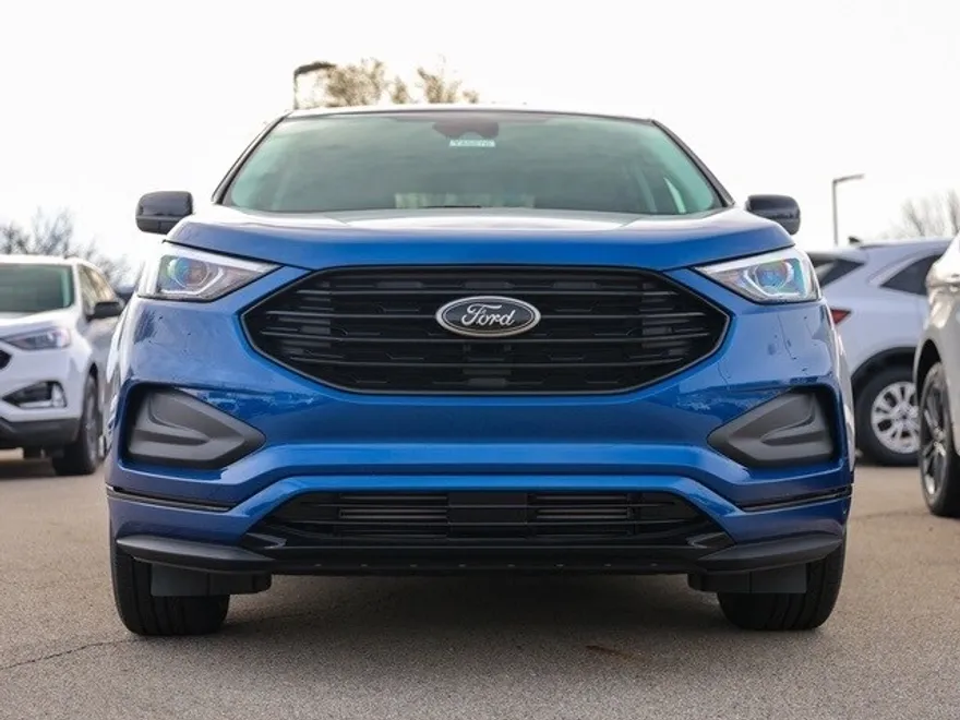 2024 Ford Edge SE photo 2
