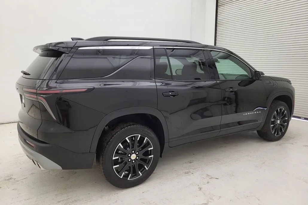 2025 Chevrolet Traverse photo 1