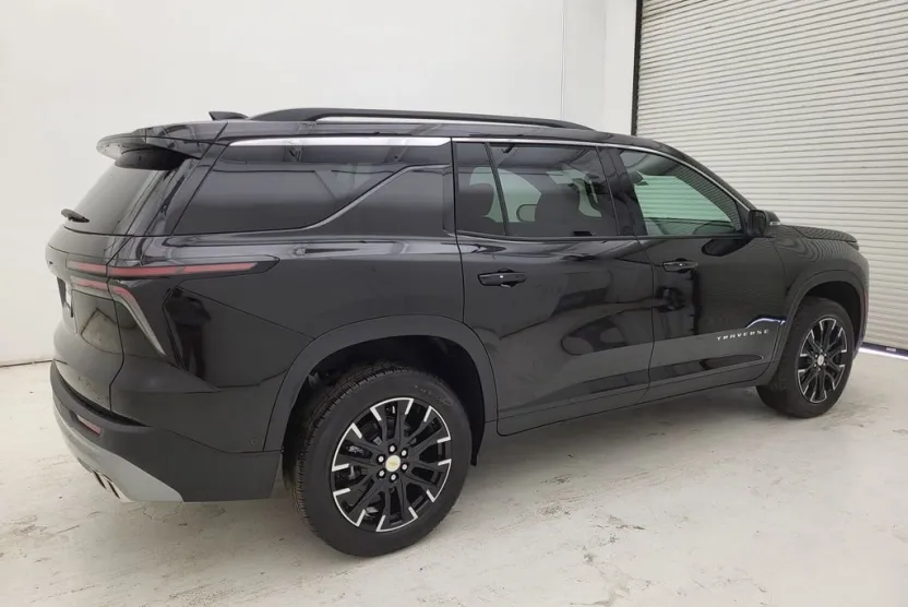 2025 Chevrolet Traverse photo 1