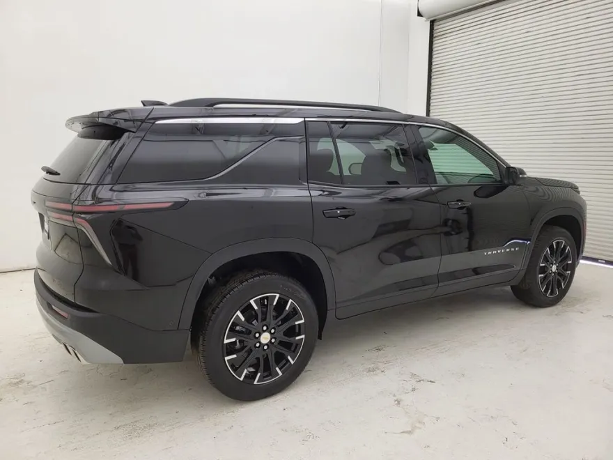 2025 Chevrolet Traverse photo 1