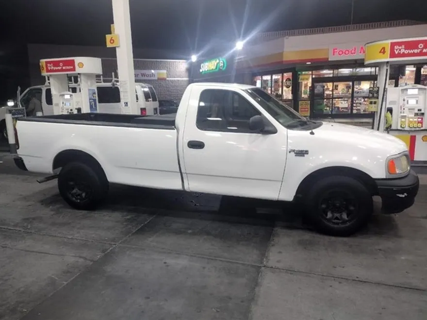 1999 Ford F-250 XL photo 1