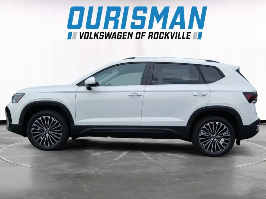 2025 Volkswagen Taos SE photo 1