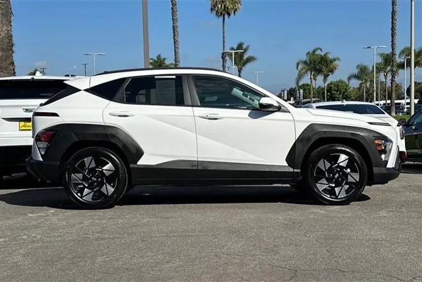 2025 Hyundai Kona SEL photo 1