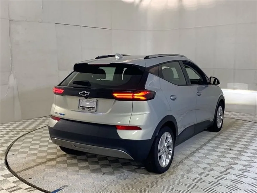 2023 Chevrolet Bolt EUV photo 1
