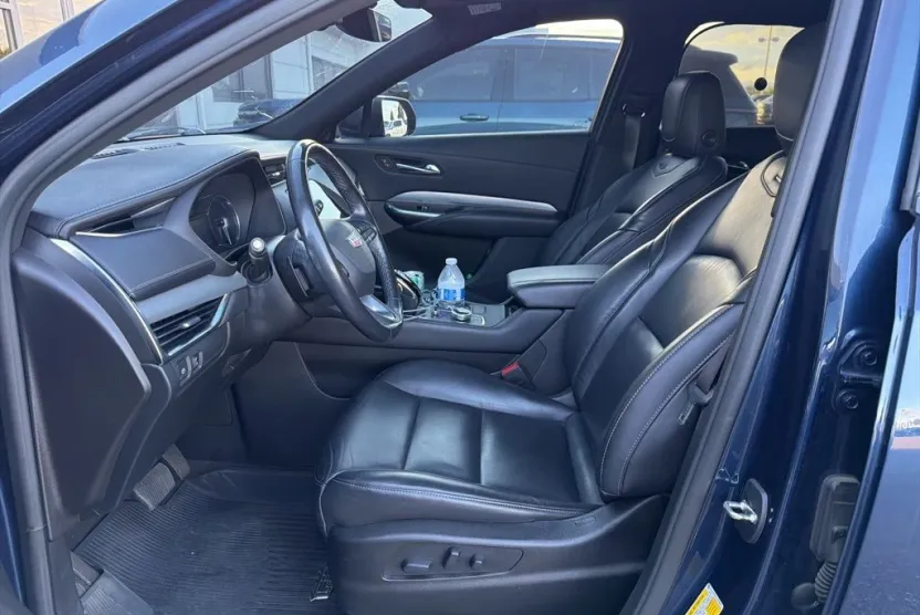 2020 Cadillac XT4 Premium Luxury photo 1